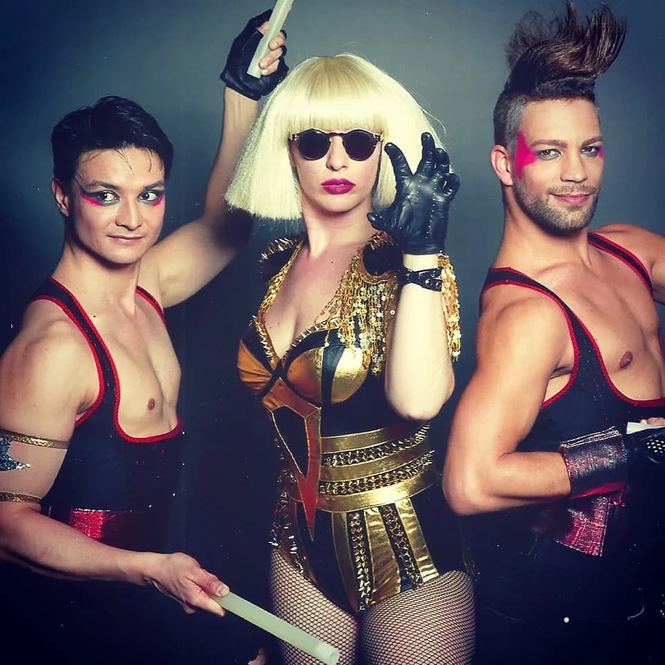 „Tribute to Lady Gaga – Live Performance & Double by Kery Fay“