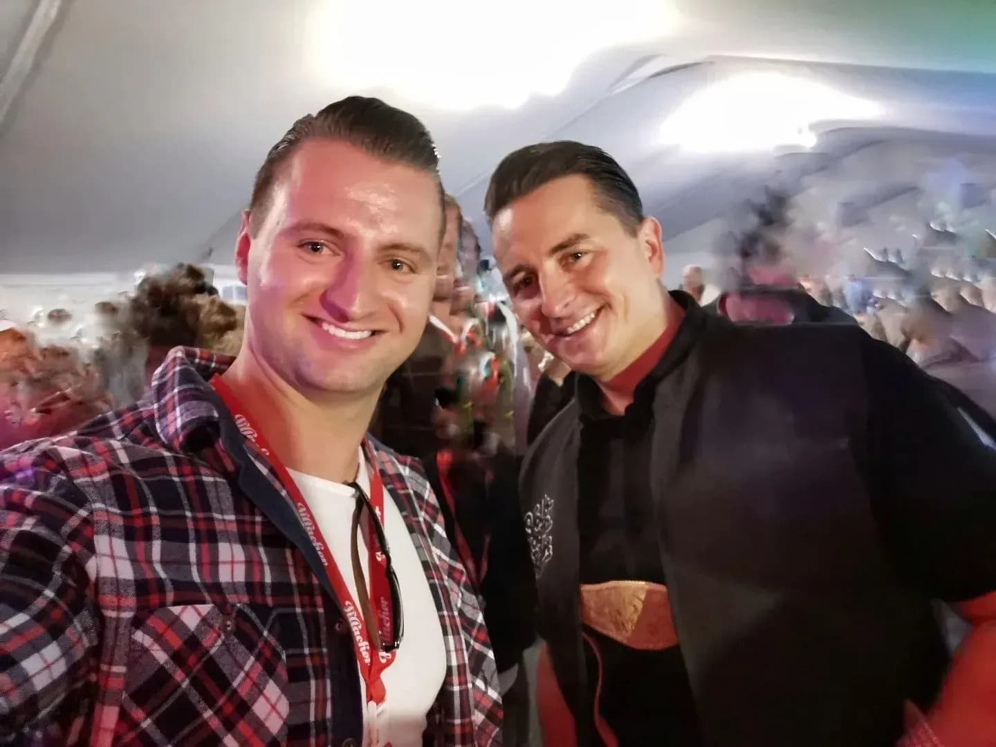 Doubles und Tribute-Sänger mieten