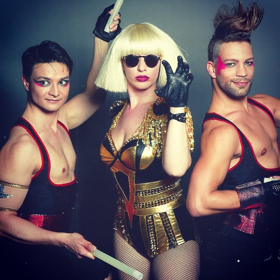 „Tribute to Lady Gaga – Live Performance & Double by Kery Fay“